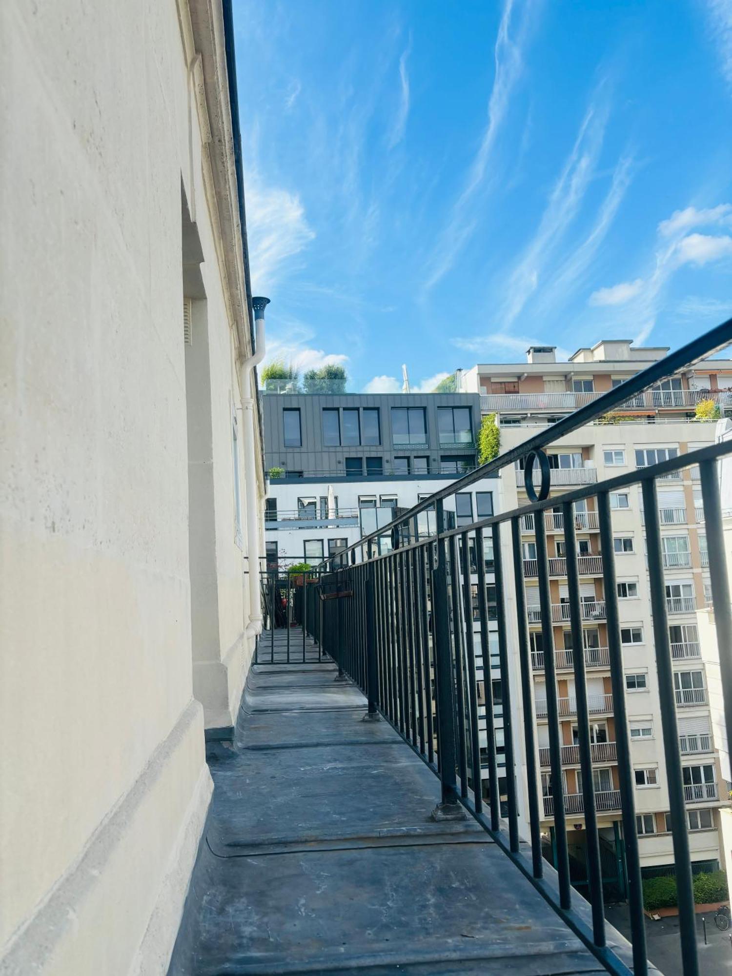 La Maison Du Bonheur A Charonne Paris Exterior photo